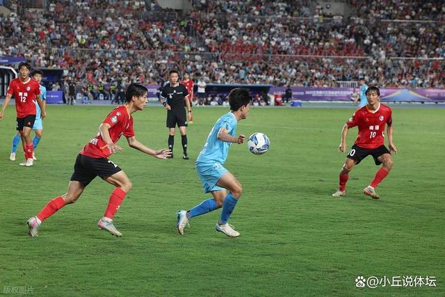 爱游戏APP-球队在比赛中的精彩表现引发热议