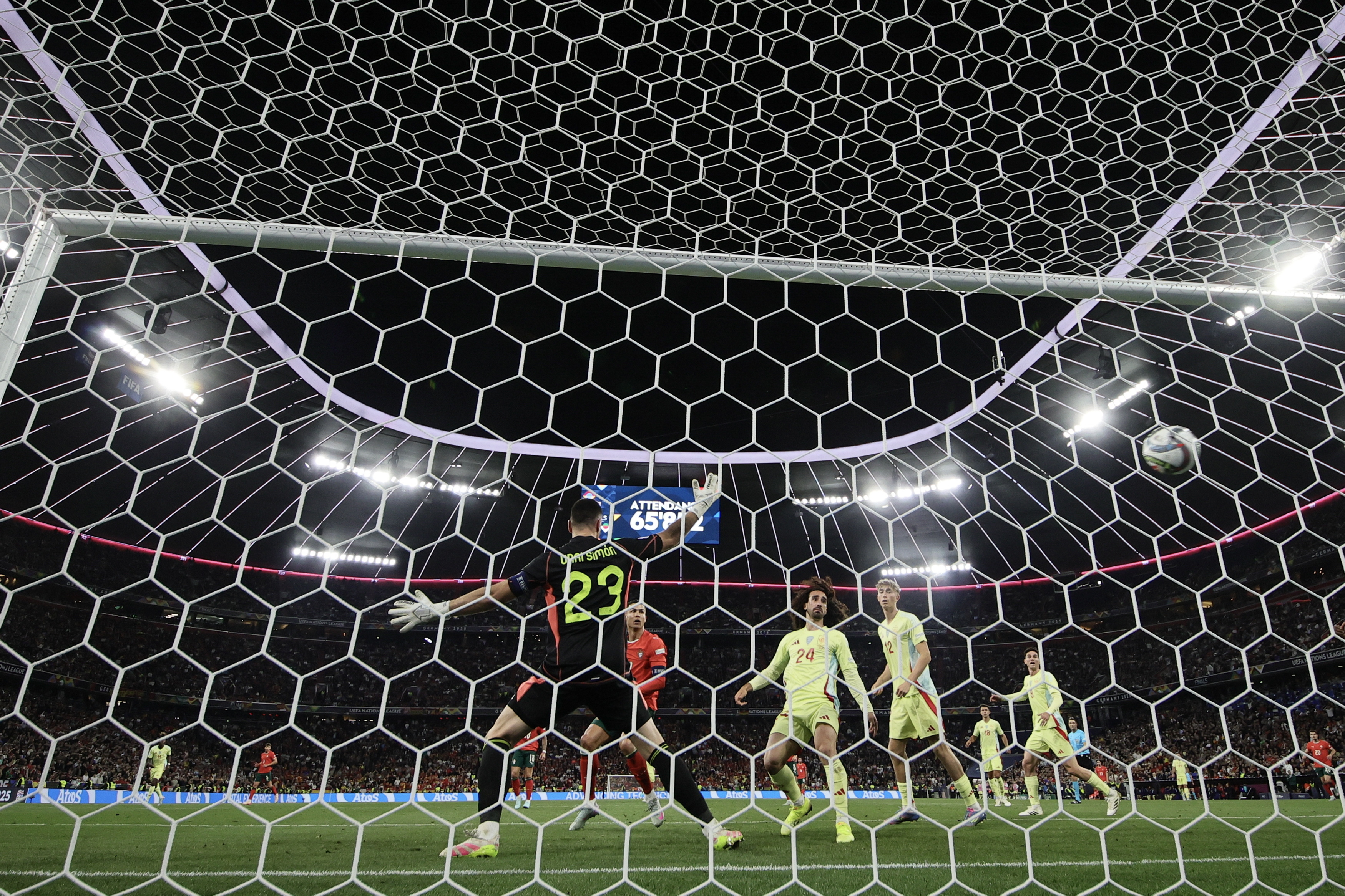 葡萄牙队表现亮眼在冰球赛中取得佳绩