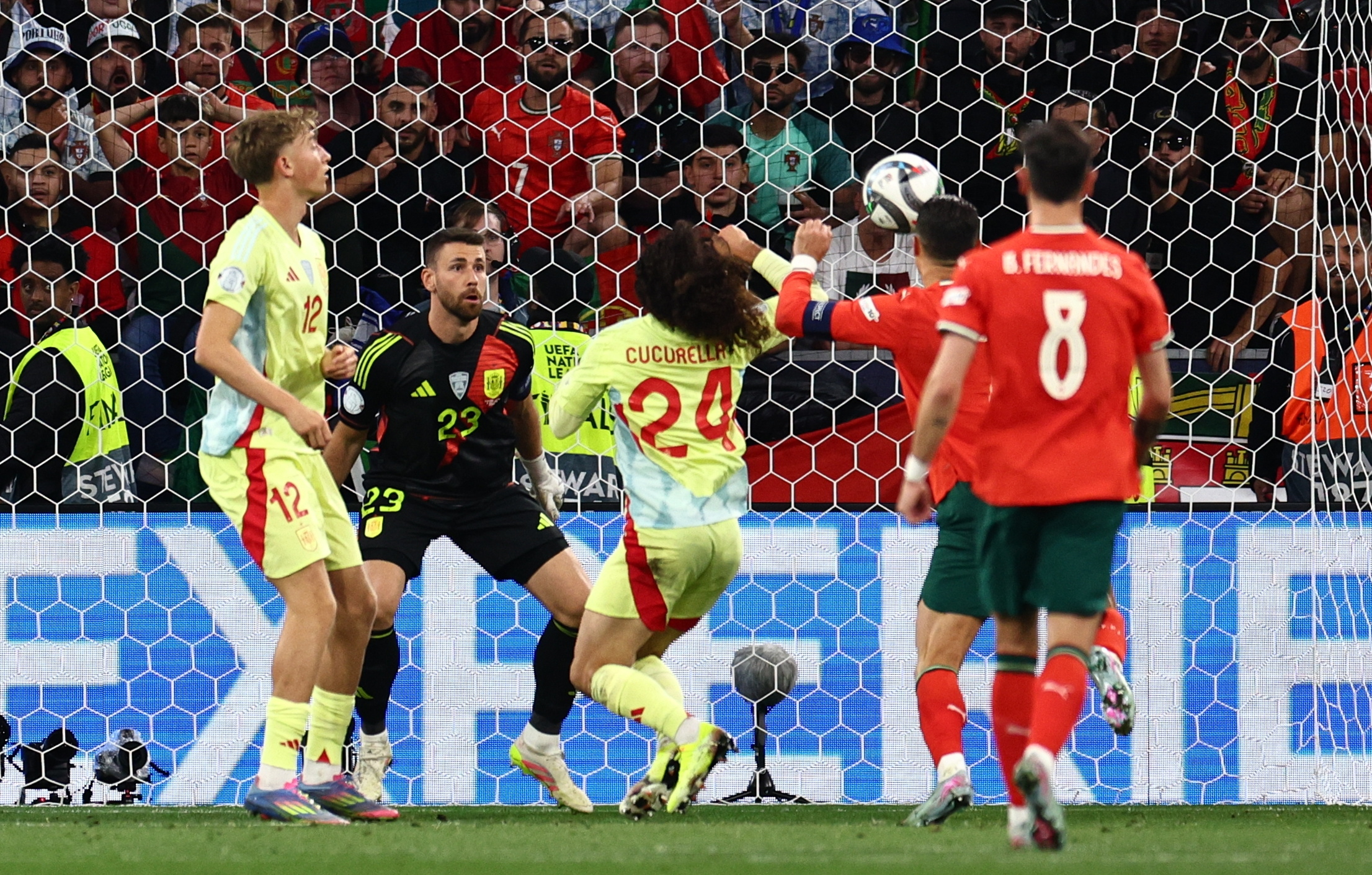 包含葡萄牙连胜两场，欧预赛战绩斐然的词条