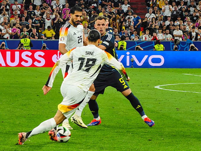 德国队欧锦赛半决赛晋级，全队沸腾的简单介绍