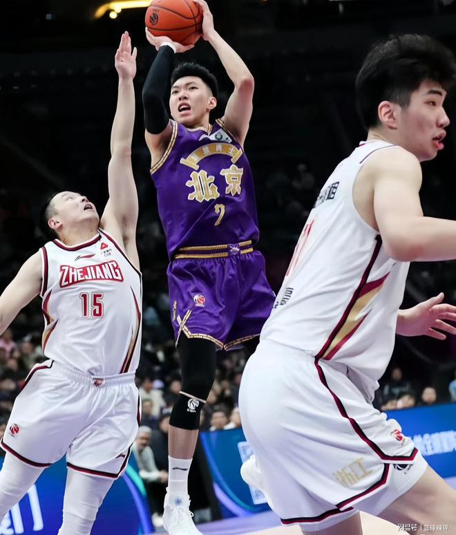 CBA季后赛中球员状态火爆，成为焦点