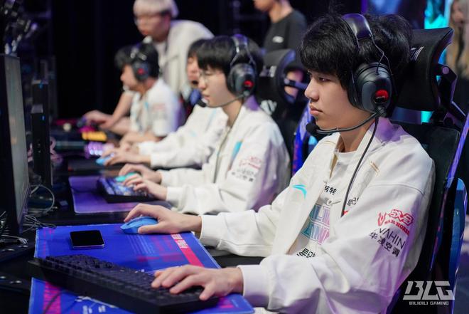 爱游戏娱乐-包含IG力克TES，Peanut线上压制力十足强强对话全球总决赛，成为赛场最大亮点的词条