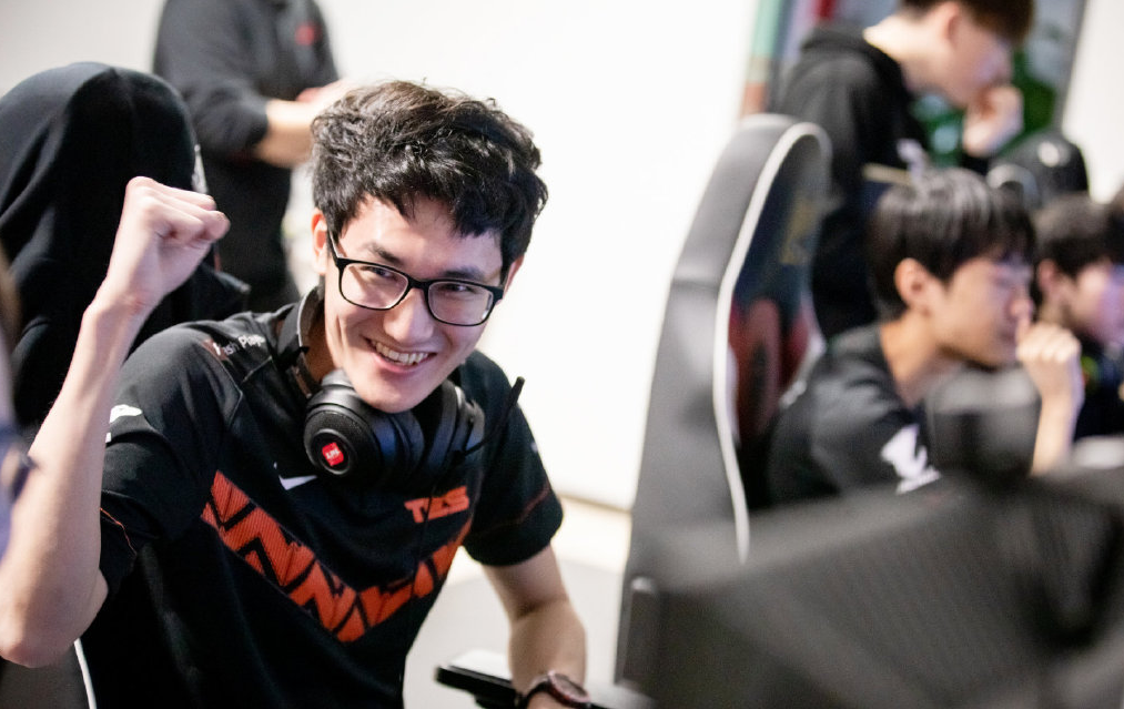 包含IG力克TES，Peanut线上压制力十足强强对话全球总决赛，成为赛场最大亮点的词条