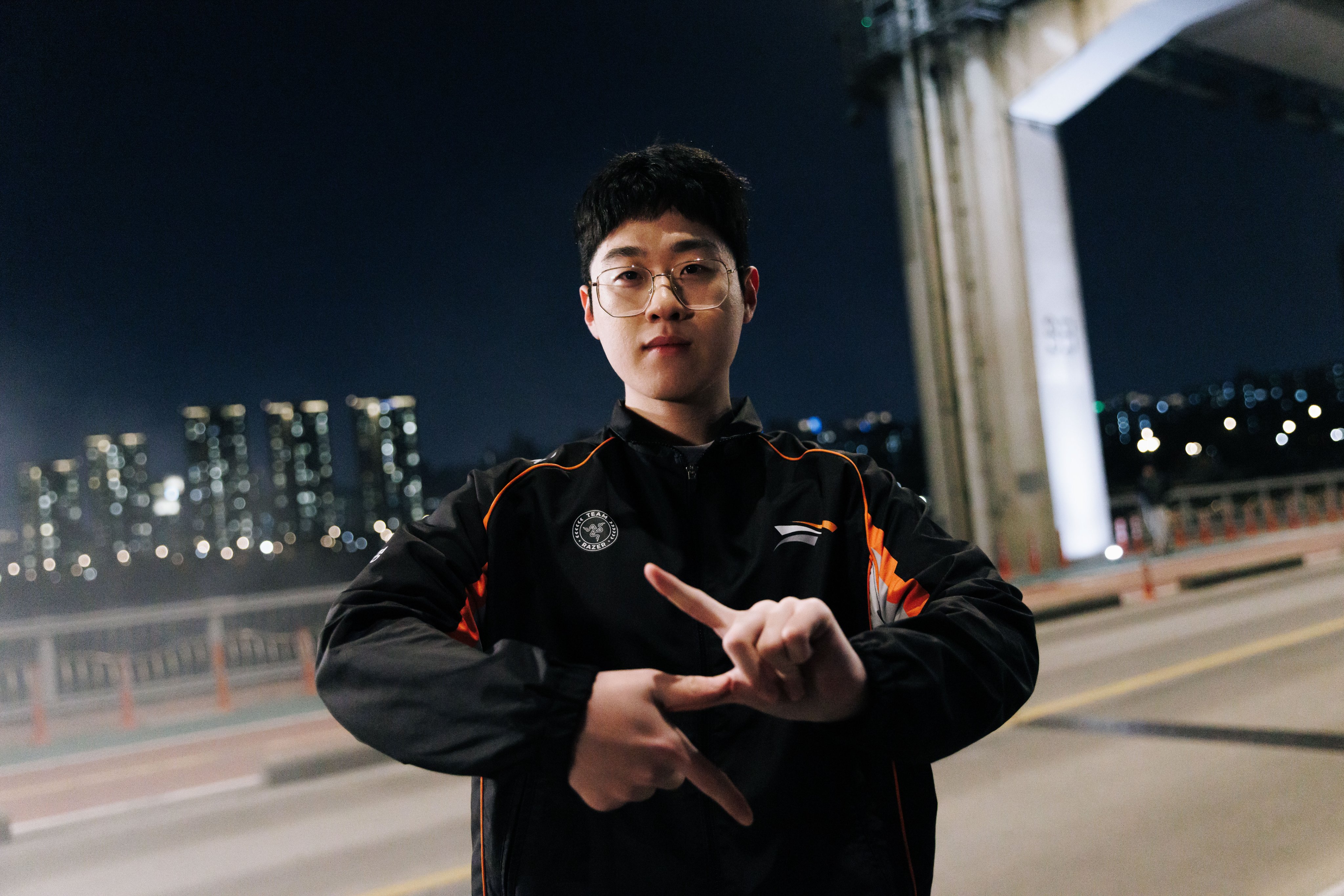 TL横扫T1，Zeus关键团战开团秒人峡谷大战半决赛，成为赛场最大亮点的简单介绍