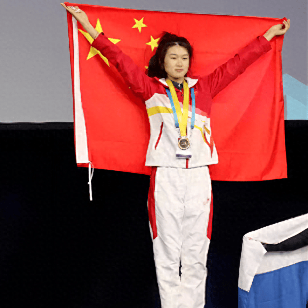 爱游戏入口-田径运动员充满激情获得金牌