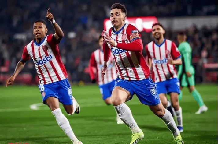 爱游戏体育-马德里竞技获得惊艳胜利，球迷欢欣鼓舞