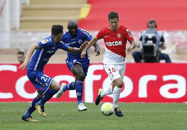 亚眠战绩不佳，保级形势岌岌可危