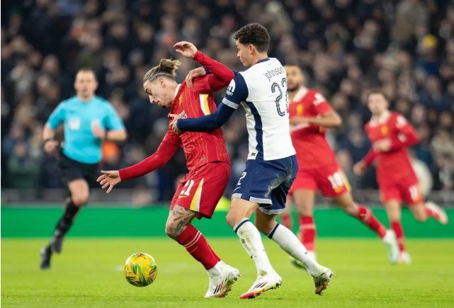 爱游戏下载-热刺客场不敌利物浦，遭遇滑铁卢