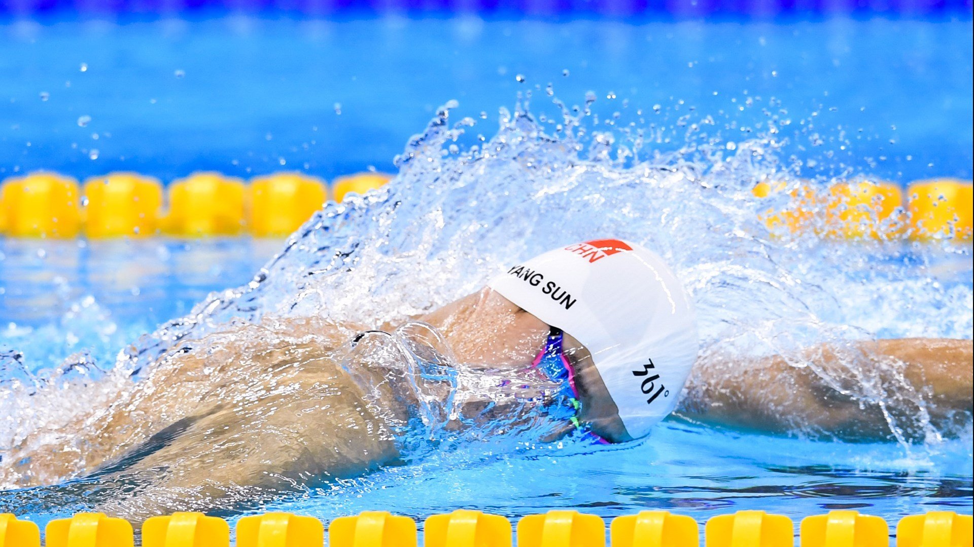 地球两端,同一种心跳,足球如何在一夜之间缝合世界