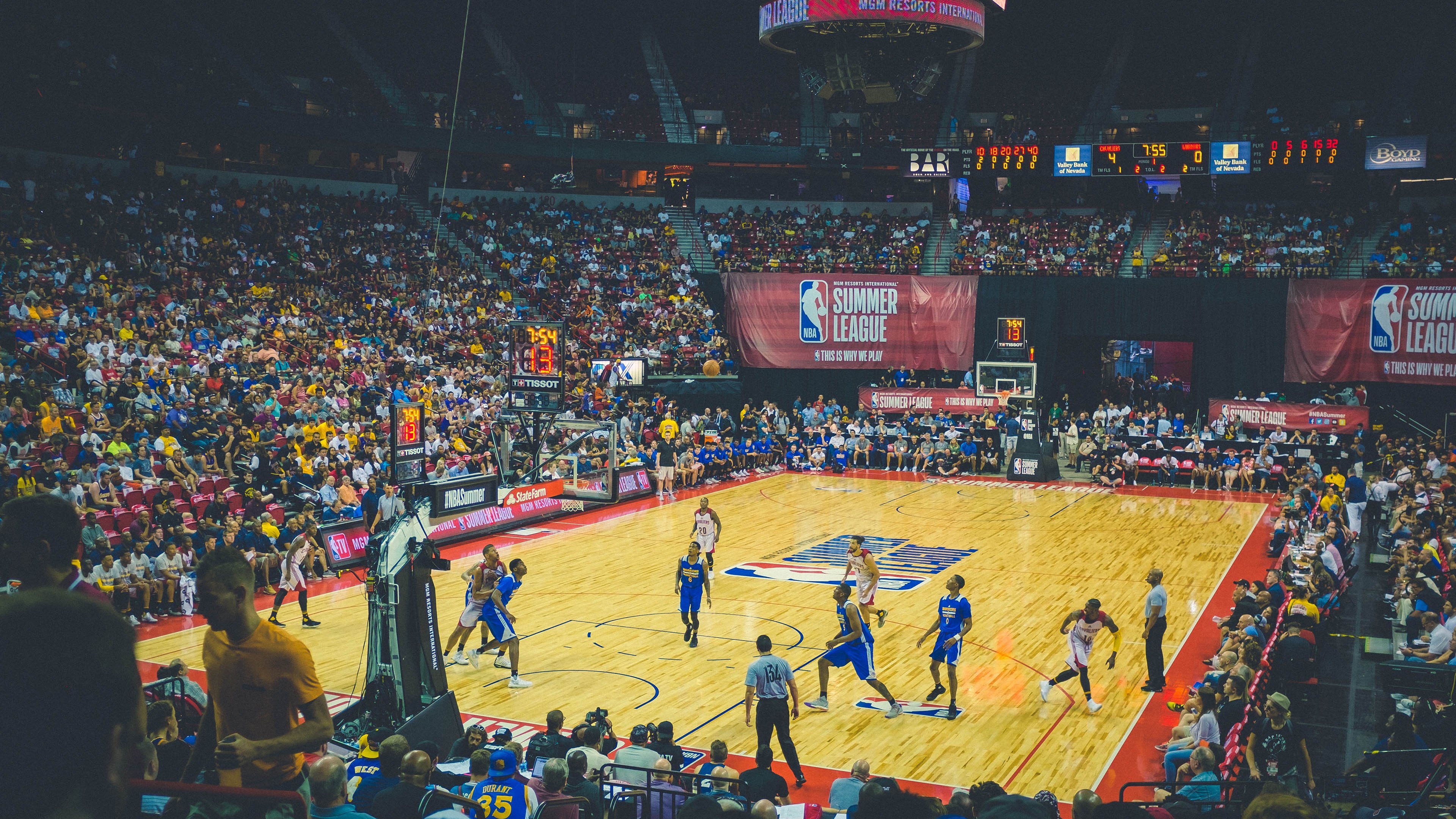 爱游戏入口-哈登创里程碑之夜，步行者客场力克猛龙